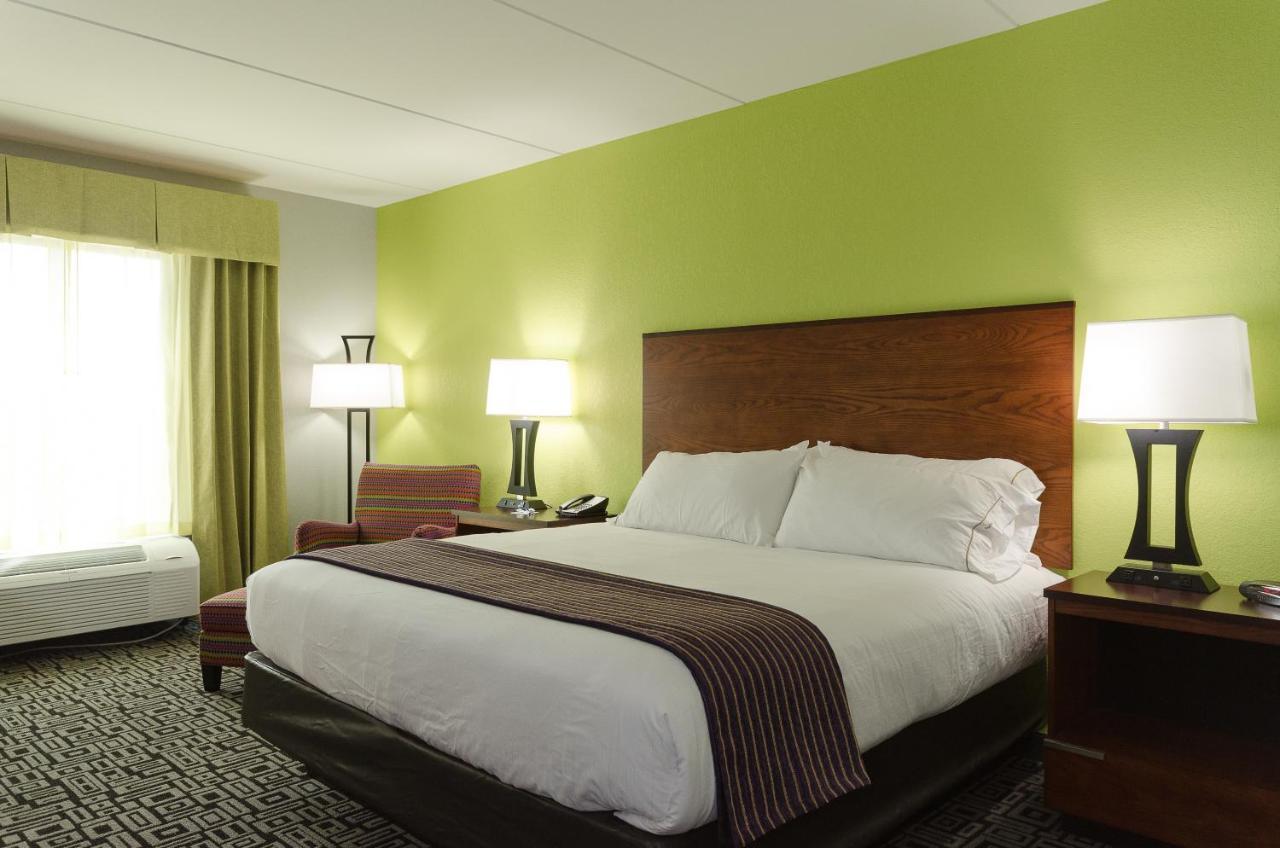 Holiday Inn Express Hickory - Hickory Mart By Ihg Bagian luar foto