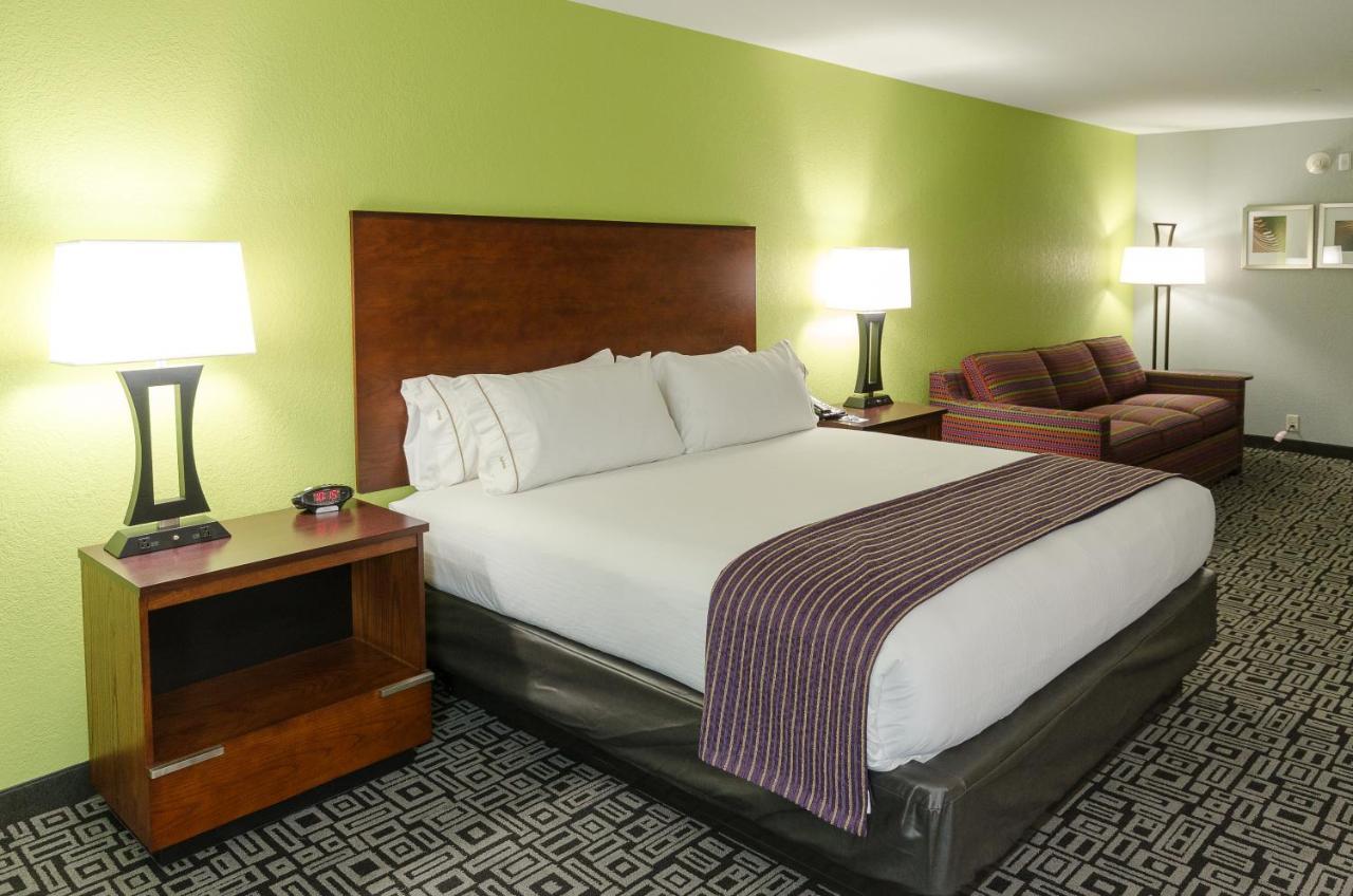 Holiday Inn Express Hickory - Hickory Mart By Ihg Bagian luar foto