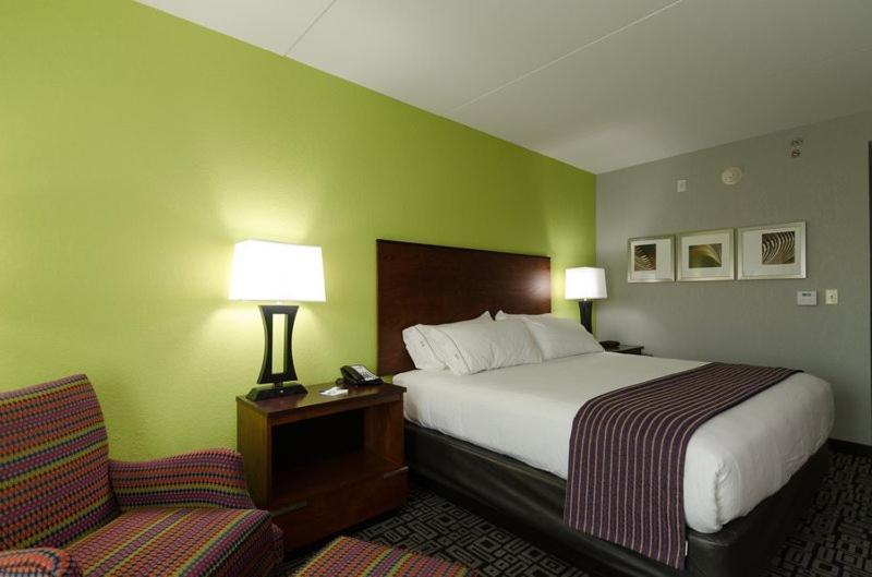 Holiday Inn Express Hickory - Hickory Mart By Ihg Bagian luar foto