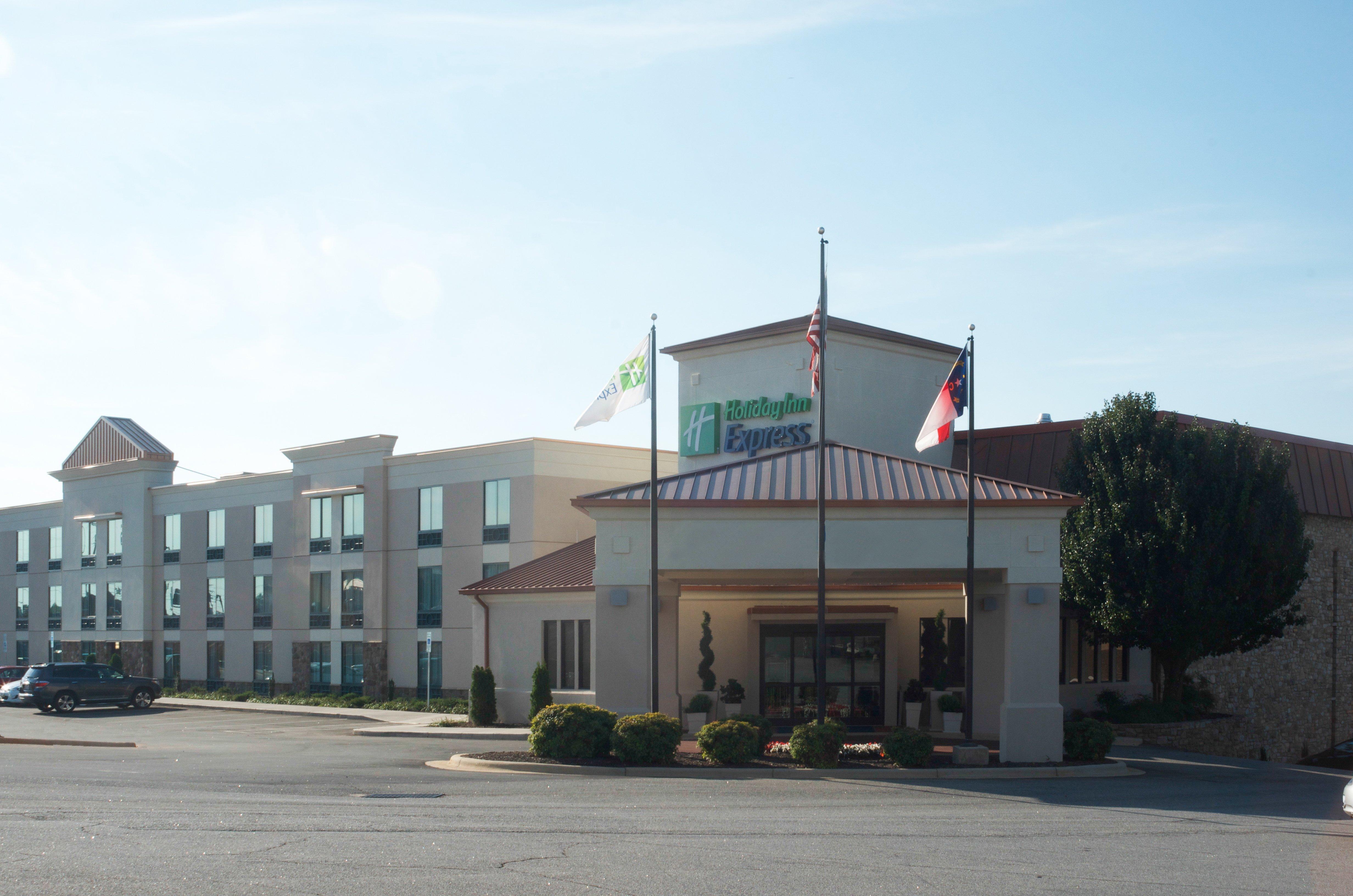 Holiday Inn Express Hickory - Hickory Mart By Ihg Bagian luar foto