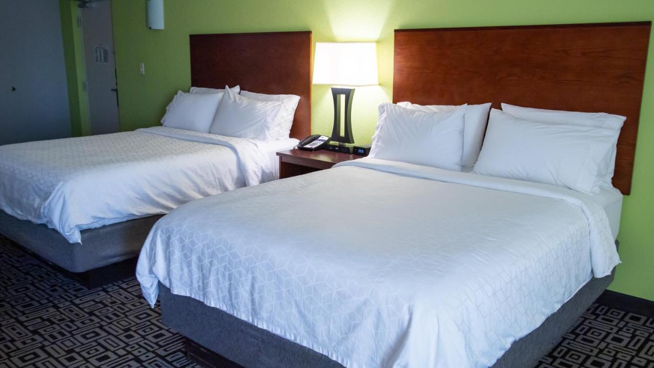 Holiday Inn Express Hickory - Hickory Mart By Ihg Bagian luar foto