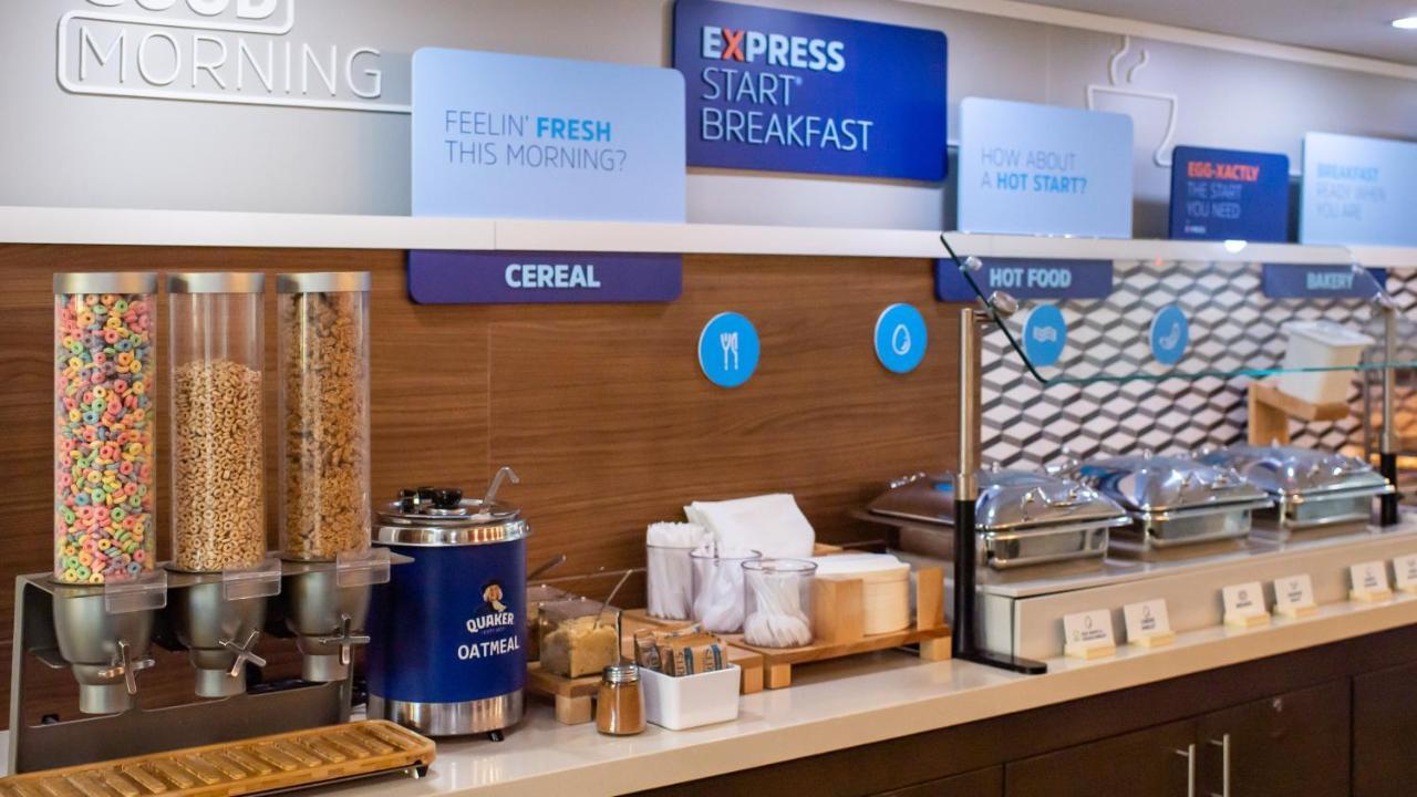 Holiday Inn Express Hickory - Hickory Mart By Ihg Bagian luar foto