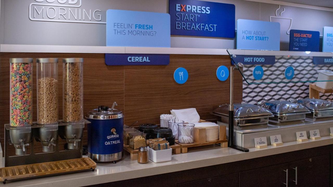 Holiday Inn Express Hickory - Hickory Mart By Ihg Bagian luar foto